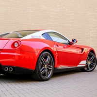 Millete hisse kendine Ferrari