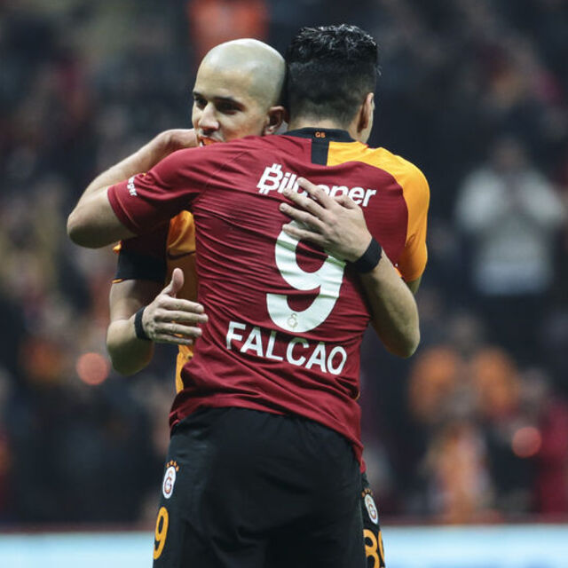 Falcao'dan sosyal mesafe eleştirisi