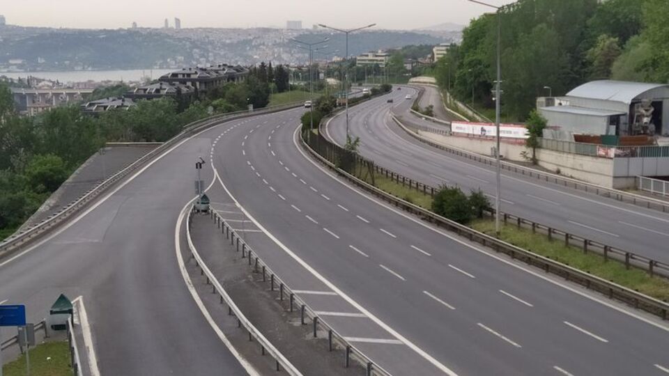 6'ncı kısıtlamada İstanbul sessiz yollar boş!