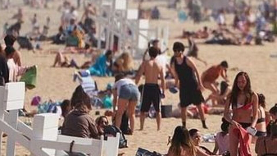 New Yorklular plajlara akın etti!