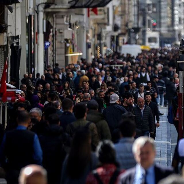 İstanbul'un genç nüfusu 76 ili geride bıraktı