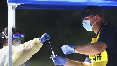 İngiltere'de endişelendiren koronavirüs iddiası!