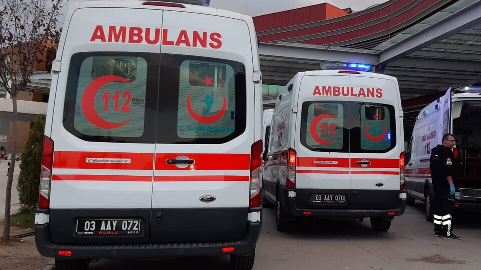 Kamyonet ile motosiklet çarpıştı: 1 ölü, 1 yaralı!