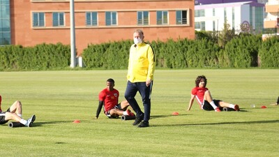 'Zor bir süreç yaşıyoruz'