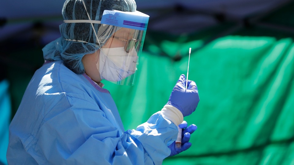 Taziye evine gelen 12 kişide koronavirüs çıktı