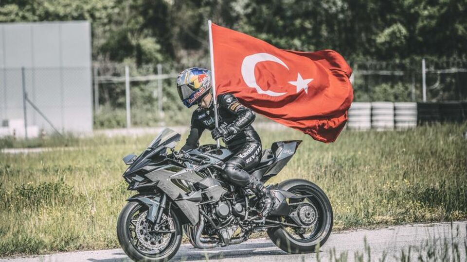 Kenan Sofuoğlu'nun 'Köklerine dönüş' belgeseli yarın yayınlanacak