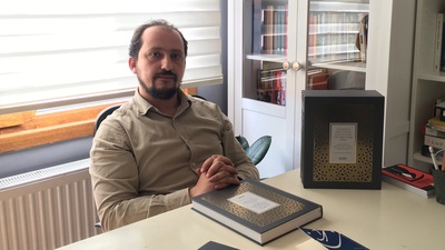 "Bir yayınevi kurmak bir kütüphane inşa etmek demek"