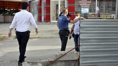 16 yaşındaki tutuklu, cezaevine götürülürken firar etti