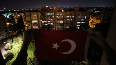 Cumhurbaşkanı Erdoğan'dan evlerden 'İstiklal Marşı' okuma çağrısı