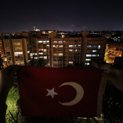 Cumhurbaşkanı Erdoğan'dan evlerden 'İstiklal Marşı' okuma çağrısı