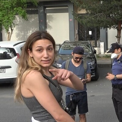 Kısıtlamayı delen kadından gazeteciye bir garip tehdit!