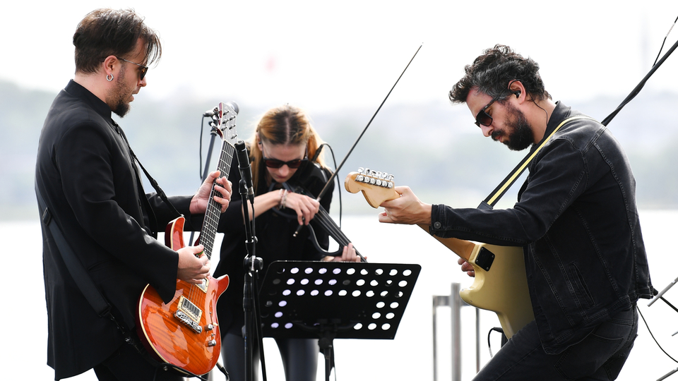 Emre Aydın ile bayram coşkusu