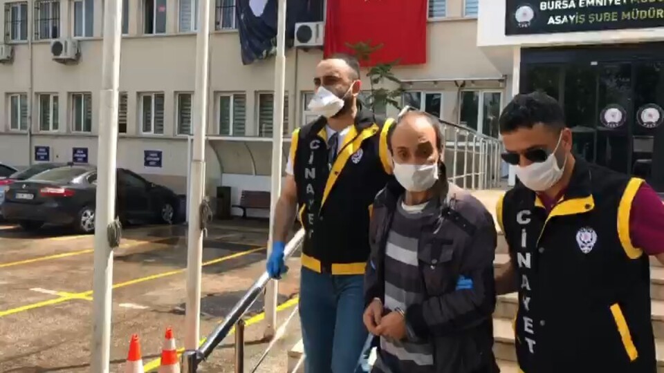 Kan donduran cinayet! Babasını katletti!