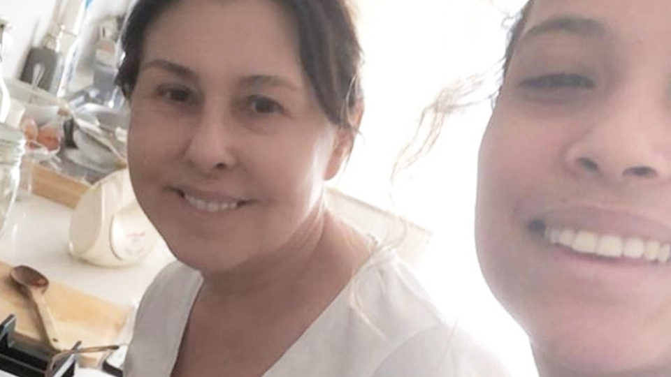 'Anne-kız mutfakta'