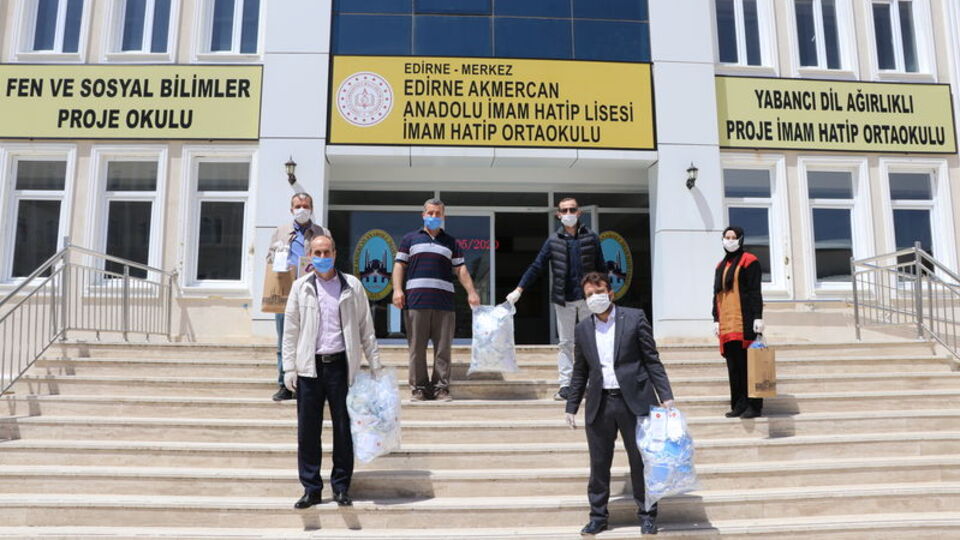 Kapı kapı dolaşıyorlar! Canım öğretmenim!