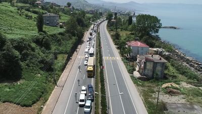 'Çay göçü' başladı! Kilometrelerce araç kuyruğu oluştu!