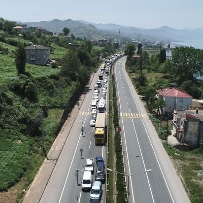 'Çay göçü' başladı! Kilometrelerce araç kuyruğu oluştu!
