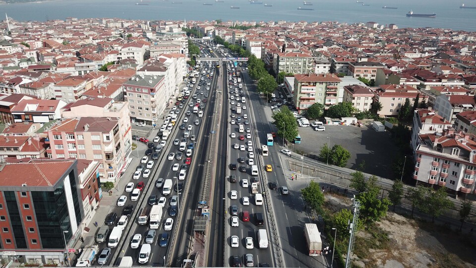 İstanbul'da dikkat çeken trafik yoğunluğu!