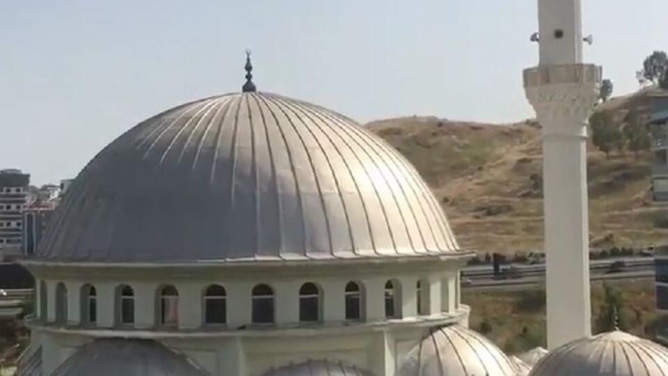 Cami hoparlöründen 'Çav Bella' çalındı