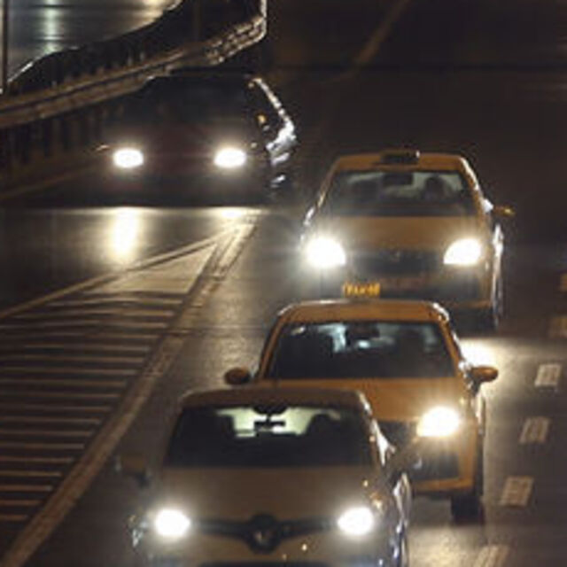 Sokağa çıkma kısıtlaması bitti, trafik yoğunluğu arttı