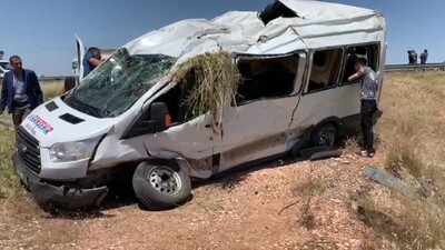 Şanlıurfa'da yolcu minibüsü devrildi: 13 yaralı!