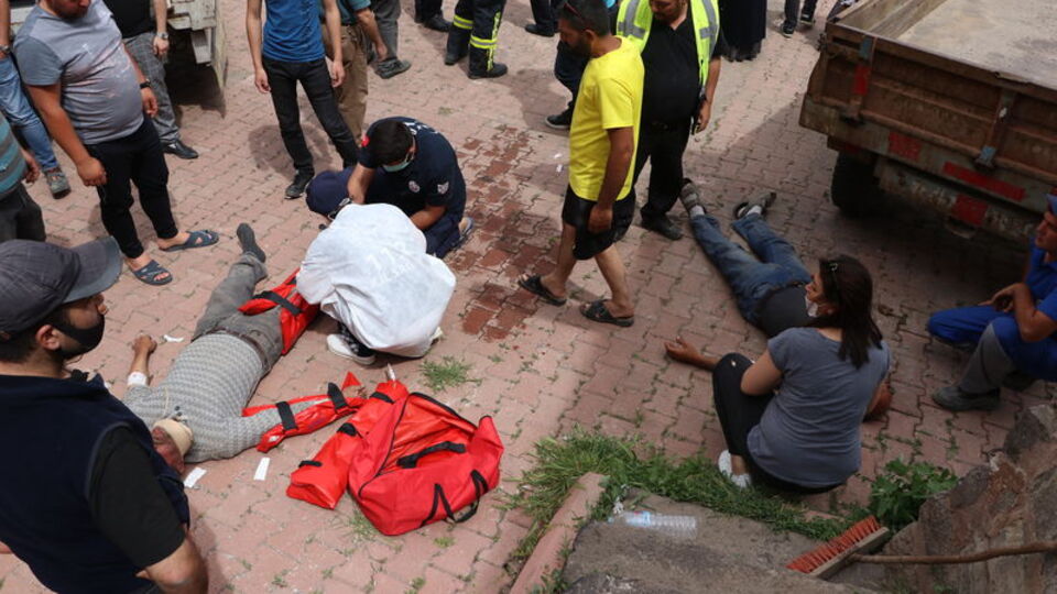 Kamyonun freni patladı! Faciadan dönüldü!