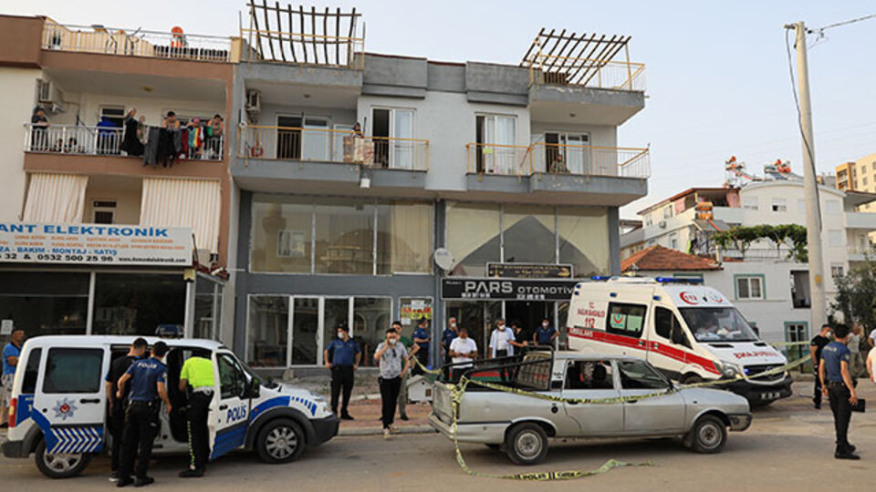 Oto galerici av tüfeğiyle öldürüldü