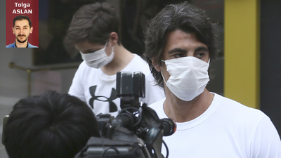 Oğlu ile saçlarını kestirdi