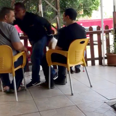 Adana'da akılalmaz görüntü! Bir de utanmadan alnından öptü!