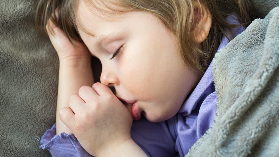 Parmağını emmesin diye bunları yapmayın!