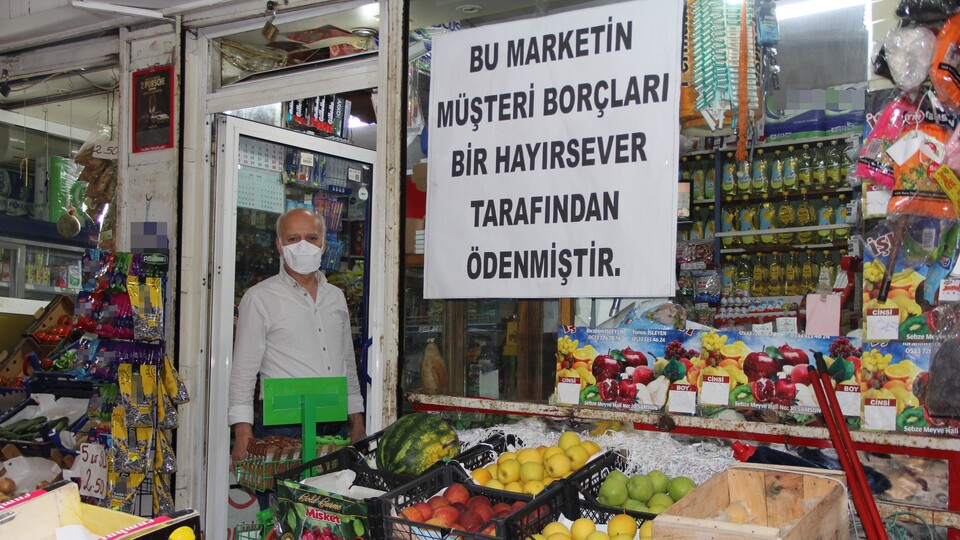 Gizemli hayırsever mahallenin borçlarını kapattı