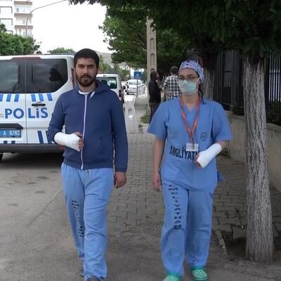 İki doktor tekme-tokat darp edildi!