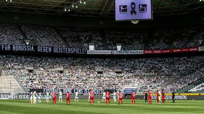 Seyirci yok, fotoğrafları var!