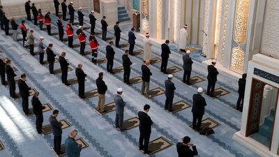 Ankara'da bayram namazı kısıtlı sayıda cemaatle kılındı