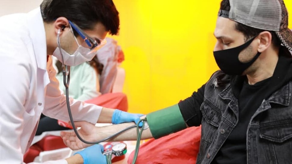 Ünlü oyuncudan Kızılay'a kan bağışı