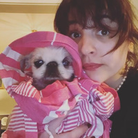 "Hemen gitme, olur mu kızım?"