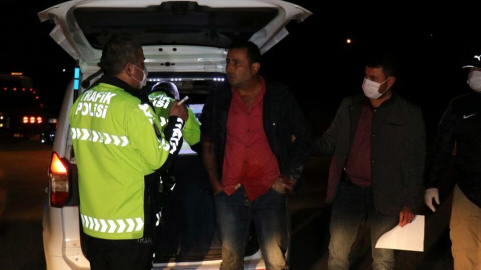 Alkollü sürücü polisten kaçarken kaza yaptı