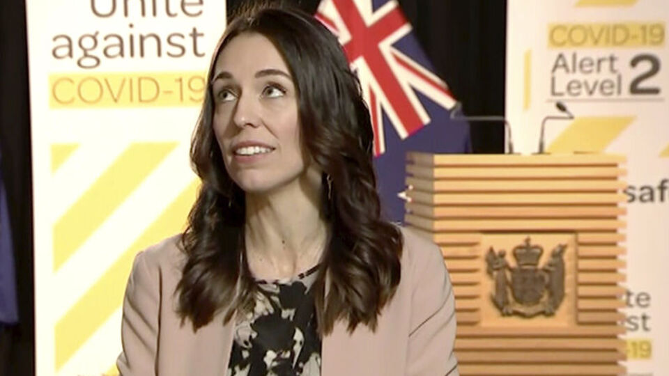 Yeni Zelanda Başbakanı depreme canlı yayında yakalandı!