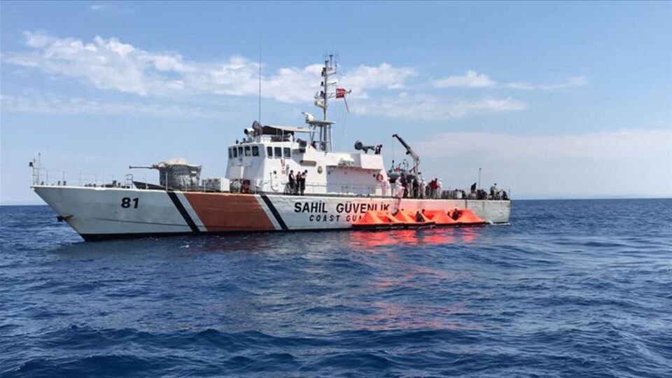 Türk kara sularına bırakılan 72 sığınmacı kurtarıldı
