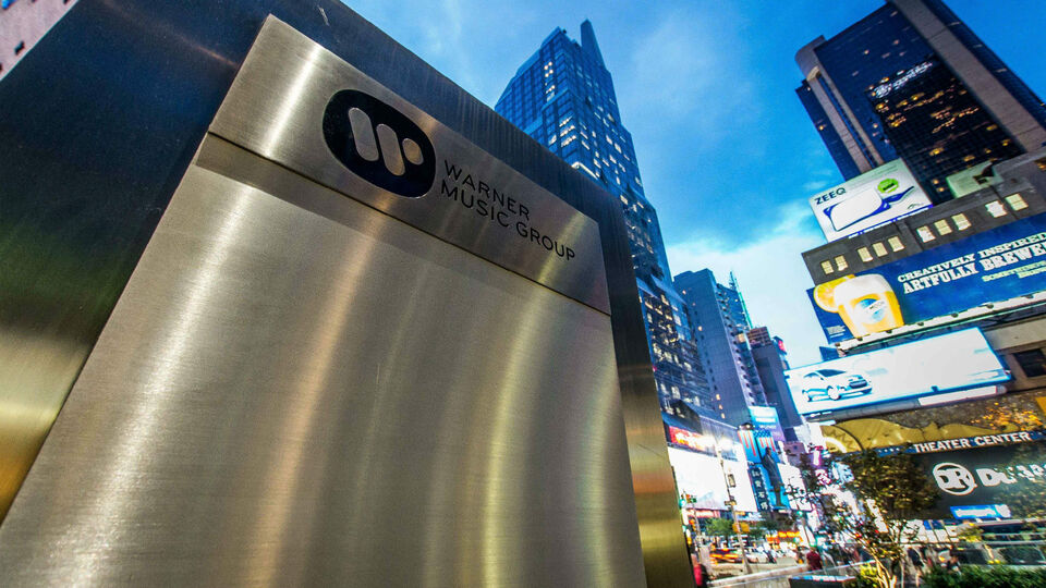 Warner Music halka açılıyor