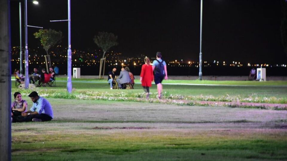 İzmir'de sokağa çıkma kısıtlamasına uymayan 1589 kişiye para cezası