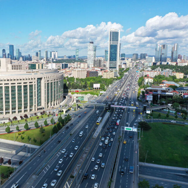 4 günlük kısıtlama sonrası İstanbul'da trafik!