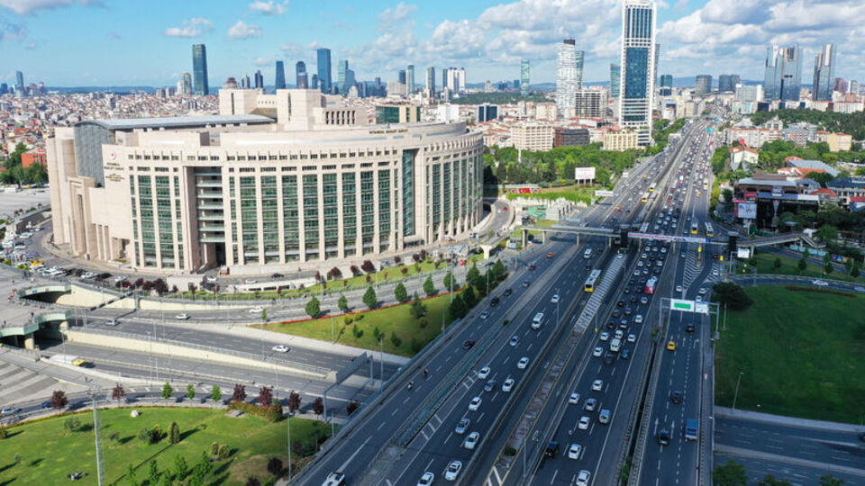 4 günlük kısıtlama sonrası İstanbul'da trafik!