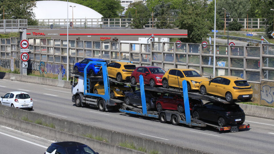 Fransa'dan otomotive 8 milyar euro destek
