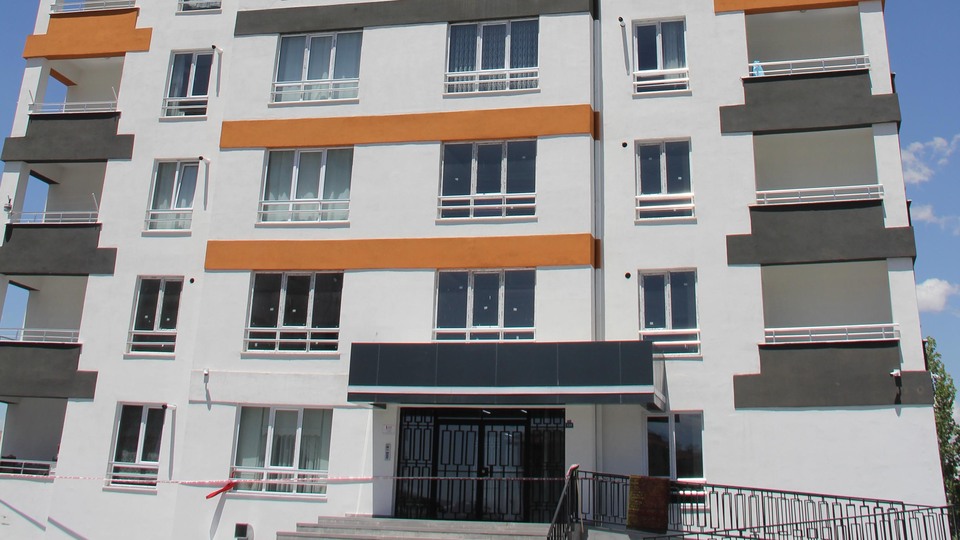 Kayseri'de 12 katlı apartman karantinaya alındı!