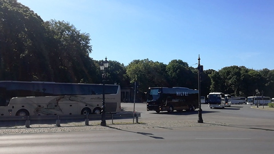 Berlin'de turizmciler sokaklara indi