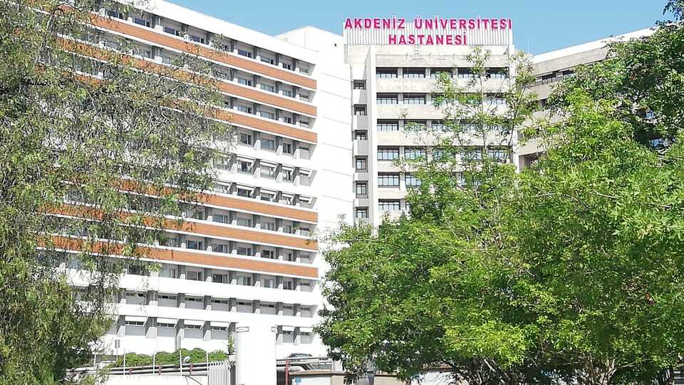 Antalya'da traktör faciası: Anne öldü, iki kızı yaralandı!