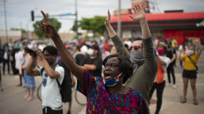 Floyd protestosuna polis müdahalesi! "Nefes alamıyorum" öfkesi!