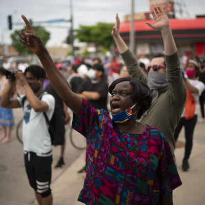 Floyd protestosuna polis müdahalesi! "Nefes alamıyorum" öfkesi!