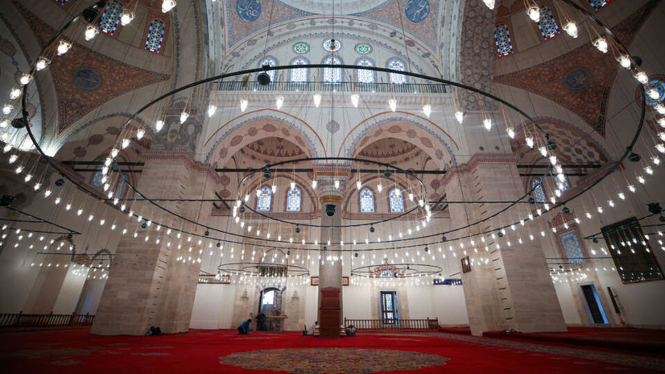 Camiler 2,5 ay sonra kapılarını yeniden açıyor